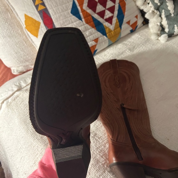 Ariat Tan Leather Western Boots - Picture 4 of 5